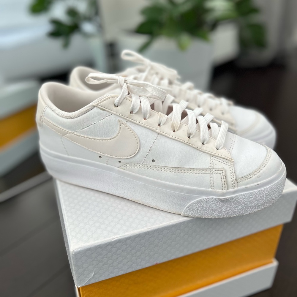 NIKE WHITE Platform Blazers women’s size 7.5. Gently used.
